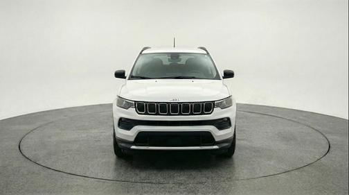 Bright White Clearcoat 2025 Jeep Compass Latitude