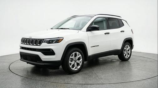 Bright White Clearcoat 2025 Jeep Compass Latitude