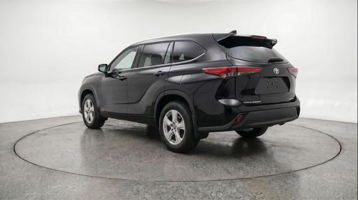 Midnight Black Metallic 2025 Toyota Highlander LE