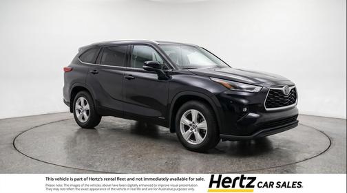 Midnight Black Metallic 2025 Toyota Highlander LE