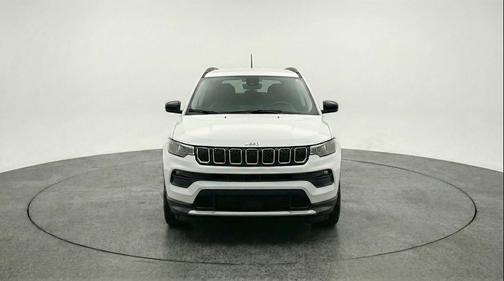 Bright White Clearcoat 2025 Jeep Compass Latitude