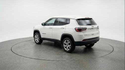 Bright White Clearcoat 2025 Jeep Compass Latitude