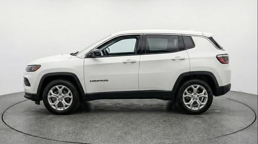 Bright White Clearcoat 2025 Jeep Compass Latitude