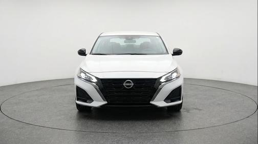 Glacier White 2025 Nissan Altima SV FWD