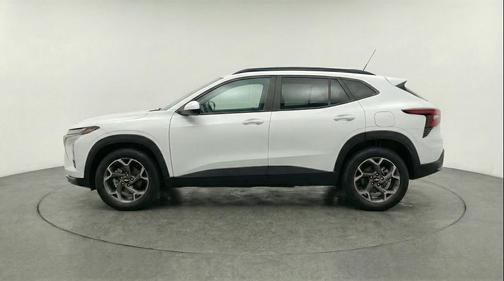 Summit White 2025 Chevrolet Trax LT