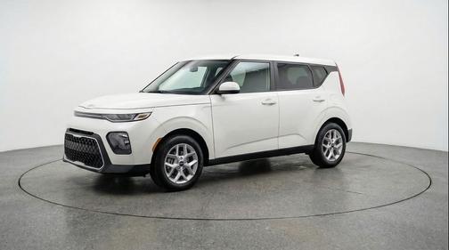 Snow White Pearl 2025 Kia Soul LX