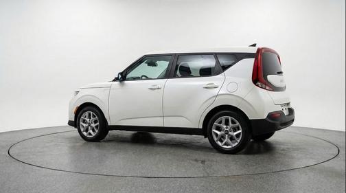 Snow White Pearl 2025 Kia Soul LX