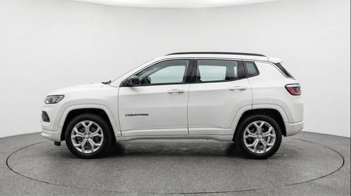 Bright White Clearcoat 2025 Jeep Compass Latitude