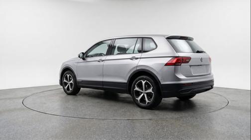 Platinum Gray Metallic 2026 Volkswagen Tiguan 2.0T SE