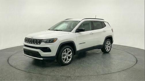 Bright White Clearcoat 2025 Jeep Compass Latitude