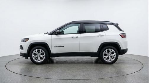 Bright White Clearcoat 2025 Jeep Compass Latitude
