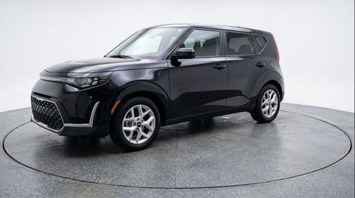 Fusion Black 2025 Kia Soul LX