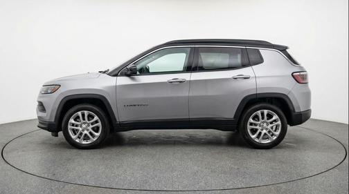 Silver Zynith Metallic Clearcoat 2025 Jeep Compass Limited