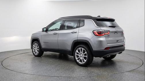 Silver Zynith Metallic Clearcoat 2025 Jeep Compass Limited