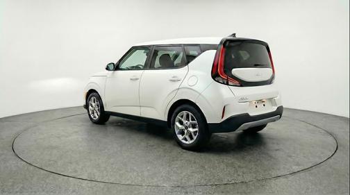 Snow White Pearl 2025 Kia Soul LX