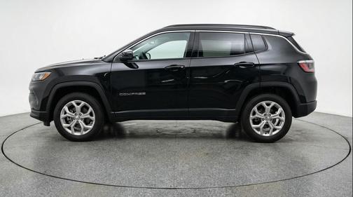 Diamond Black Crystal Pearlcoat 2025 Jeep Compass Latitude