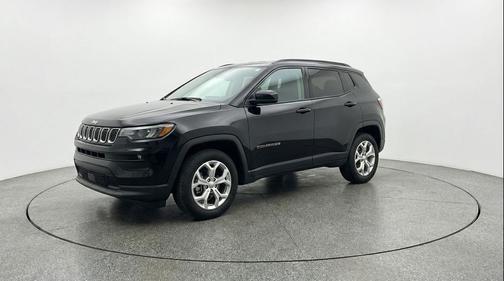 Diamond Black Crystal Pearlcoat 2025 Jeep Compass Latitude