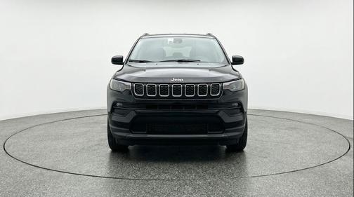 Diamond Black Crystal Pearlcoat 2025 Jeep Compass Latitude