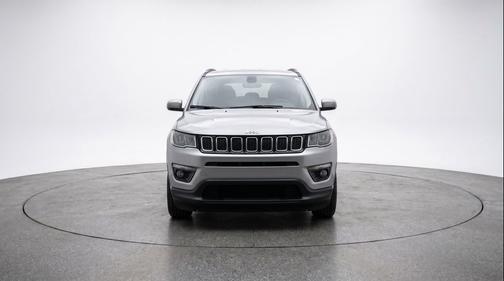 Silver Zynith Metallic Clearcoat 2025 Jeep Compass Latitude