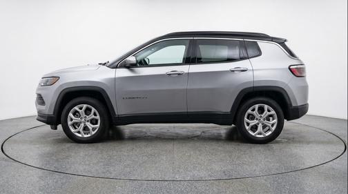 Silver Zynith Metallic Clearcoat 2025 Jeep Compass Latitude
