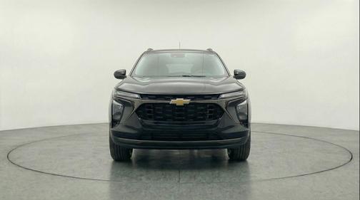 Mosaic Black Metallic 2025 Chevrolet Trax LT