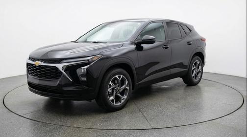 Mosaic Black Metallic 2025 Chevrolet Trax LT