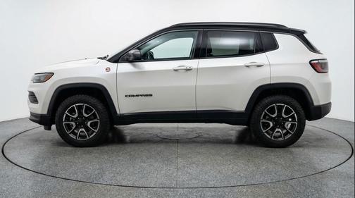 Bright White Clearcoat 2025 Jeep Compass Trailhawk