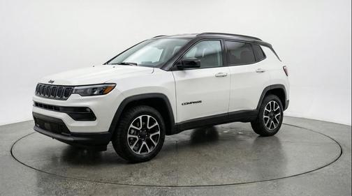 Bright White Clearcoat 2025 Jeep Compass Trailhawk