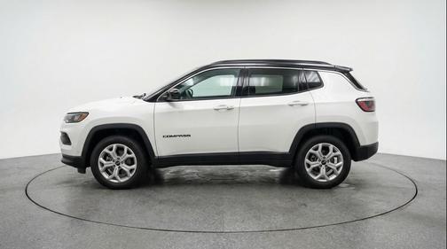 Bright White Clearcoat 2025 Jeep Compass Latitude