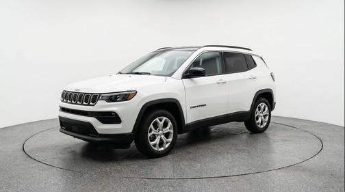 Bright White Clearcoat 2025 Jeep Compass Latitude