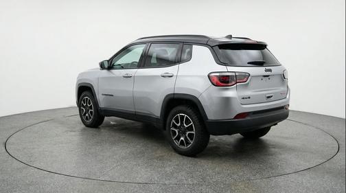 Silver Zynith Metallic Clearcoat 2025 Jeep Compass Trailhawk