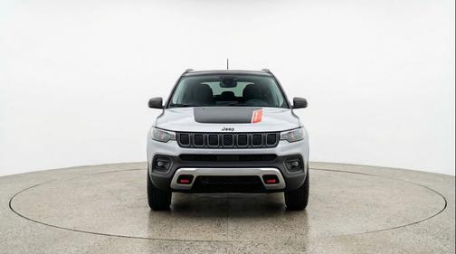 Silver Zynith Metallic Clearcoat 2025 Jeep Compass Trailhawk