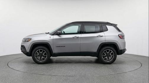 Silver Zynith Metallic Clearcoat 2025 Jeep Compass Trailhawk