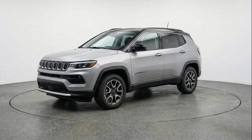 Silver Zynith Metallic Clearcoat 2025 Jeep Compass Trailhawk