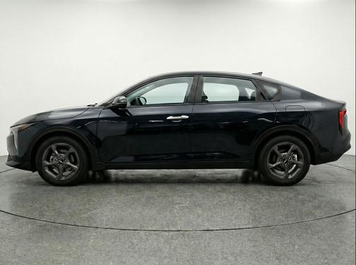 Aurora Black Pearl 2025 Kia K4 LXS