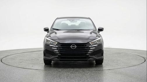Super Black 2025 Nissan Versa 1.6 SV