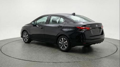 Super Black 2025 Nissan Versa 1.6 SV