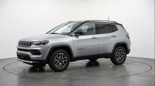 Silver Zynith Metallic Clearcoat 2025 Jeep Compass Trailhawk