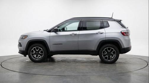 Silver Zynith Metallic Clearcoat 2025 Jeep Compass Trailhawk