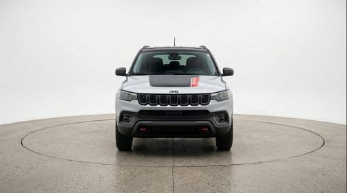 Silver Zynith Metallic Clearcoat 2025 Jeep Compass Trailhawk