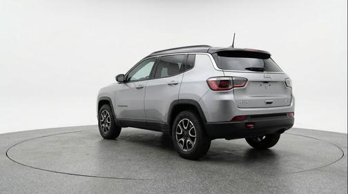 Silver Zynith Metallic Clearcoat 2025 Jeep Compass Trailhawk