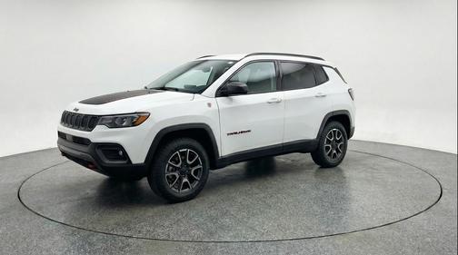 Bright White Clearcoat 2025 Jeep Compass Trailhawk