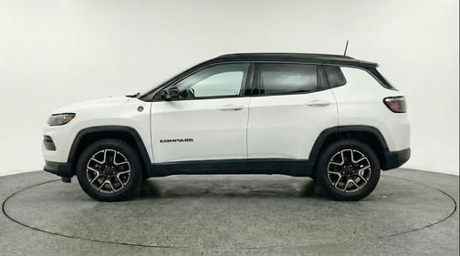 Bright White Clearcoat 2025 Jeep Compass Trailhawk