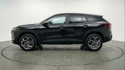 Mosaic Black Metallic 2025 Chevrolet Trax LT