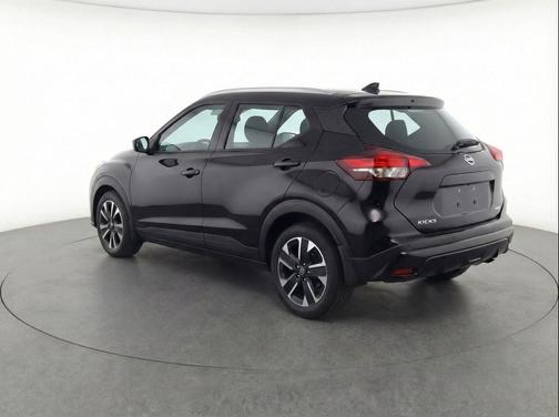 Super Black 2025 Nissan Kicks SV