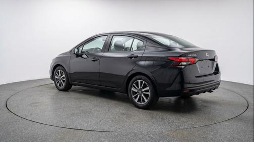 Super Black 2025 Nissan Versa 1.6 SV
