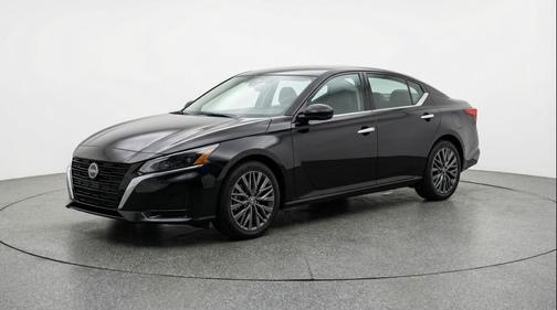 Super Black 2025 Nissan Altima SV FWD