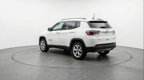 Bright White Clearcoat 2025 Jeep Compass Latitude