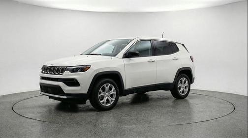 Bright White Clearcoat 2025 Jeep Compass Latitude