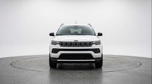 Bright White Clearcoat 2025 Jeep Compass Latitude